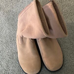 Lands End Women’s Beige Suede Winter Boots